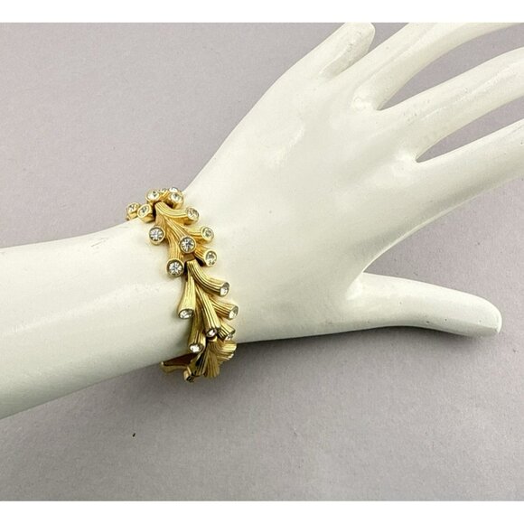Vintage Crown Trifari Bracelet Gold Tone Clear Rhinestones Sculptural Statement - Picture 3 of 14